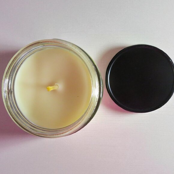 Bath & Body Works Iced Lemon Pound Cake - Single Wick Candle, NWT - Picture 4 of 4